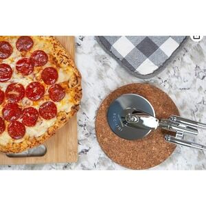 Star Trek USS Enterprise Pizza Cutter by ThinkGeek NCC-1701 New in Open Box